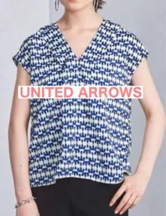 美品　UNITED ARROWS ノースリーブ トップス　とろみ　幾何学
