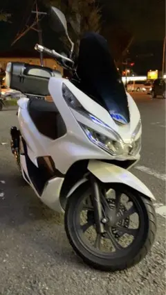 [神奈川県相模原市南区から]PCX150KF30リアボックス付カスタムマフラーのサムネイル