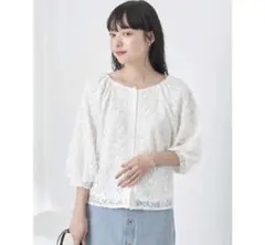 アースミュージック&エコロジー　レース　パフスリーブ　ブラウス　パールボタン
