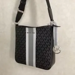 MICHAEL KORS ブラック　クロスボディ，ショルダーバッグ　M2-12