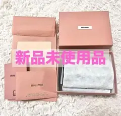 【新品】miumiu ミニウォレット ブラックのサムネイル