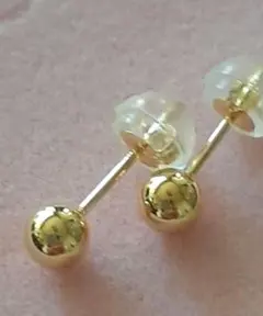 新品未使用ゴールド ボール型ピアス4ミリ玉