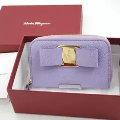 新品未使用品　箱付き　Salvatore Ferragamo 古銭入れ　ヴァラ