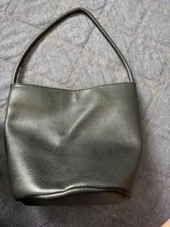 ブラックレザーショルダーバッグ