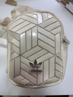 adidas 幾何学模様リュック アイボリー