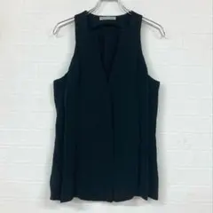 264 Ari様　EMPORIO ARMANI ブラックVネックトップスのサムネイル