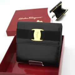 ✨Sランク・箱付き✨　Ferragamo ミニ財布　ヴァラリボン　リボン　黒色のサムネイル
