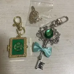 ディズニーストア　シークレットネックレス　ロケットチャーム キーチャーム