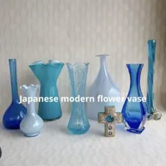 エンボス ブルー系 ガラス花瓶 オブジェ 昭和レトロ ミッドセンチュリーのサムネイル