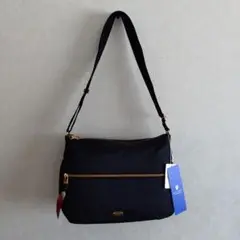ブルーレーベルクレストブリッジ　ナイロンショルダーバッグ