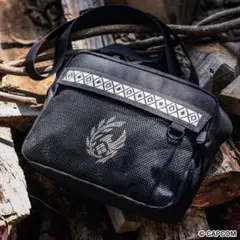 モンスターハンターワイルズ 調査隊エンブレム入りショルダーバッグ