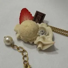 Q-potイチゴパフェネックレスのサムネイル