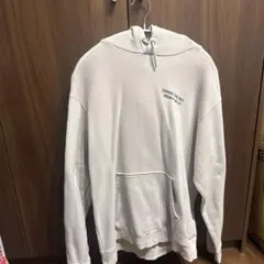 フード付きホワイトパーカーのサムネイル
