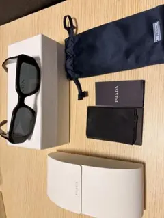 PRADA サングラス ブラックのサムネイル