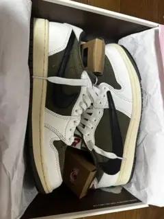 Travis Scott × Nike Air Jordan 1 Low OG