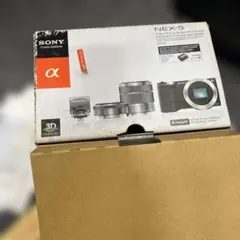 SONY NEX-5。レンズは1つだけ動作未確認