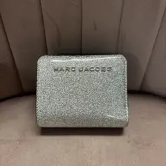 MARC JACOBS　マークジェイコブス　グリッター　シルバー　二つ折り財布のサムネイル