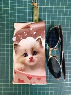 メガネケース、キトンちゃん達が可愛いです♡♡フック付き♡SALE