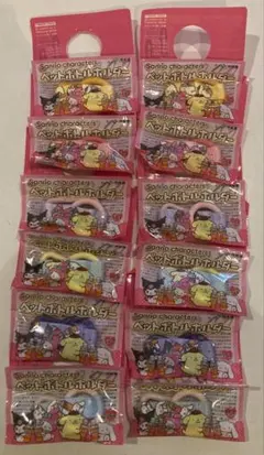 伊藤園 天然ミネラル麦茶 全6種×2セット　サンリオペットボトルホルダー