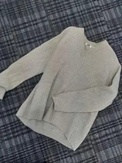 UNIQLO U ベージュ Vネックセーター