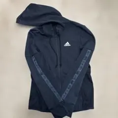 【adidas】アディダス　フード付きパーカー　 ブラック