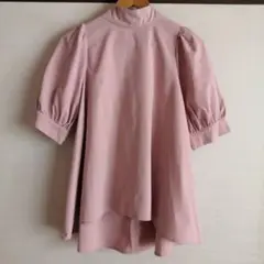 リボン付きピンク五分袖シャツ