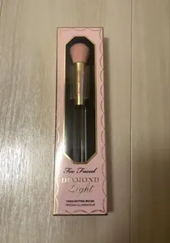 Too Faced Diamond Light ハイライターブラシのサムネイル