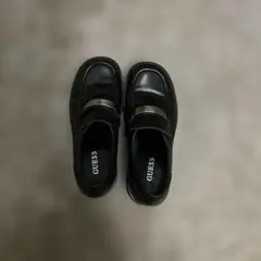 guess ローファー　金属ロゴのサムネイル