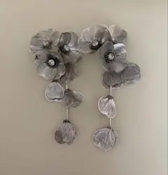ブライダルピアス　フラワーモチーフ ロングシルバー