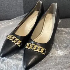 チェーンモチーフポインテッドトゥパンプス 24cm 黒　通勤　フォーマル