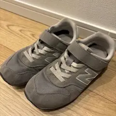 ニューバランス　キッズシューズ