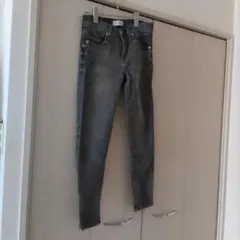 グレー　スキニーデニムのサムネイル