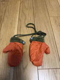 ノースフェイス　オレンジ色のミトン（紐付き）