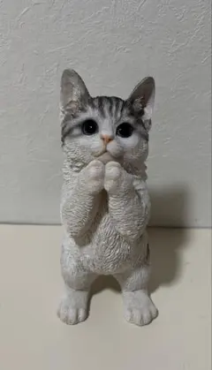 猫 置物　フィギュア サバ白　約22cm HOTANT お願い猫