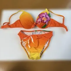 日本製レディース花模様、水着2点セット色も模様も可愛く綺麗