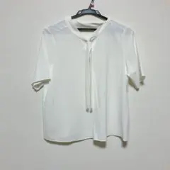 ホワイト 半袖シャツ ボタン付き　ボウタイ