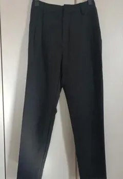 GU ブラック テーパードパンツ