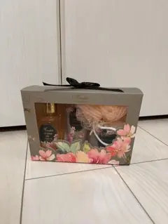 未使用 バスグッズ4点セット ハンドクリーム ジェル バスソルト スポンジ