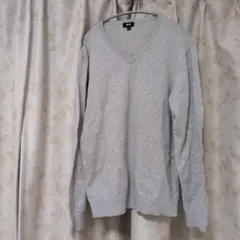 ユニクロ　Vネックセーター