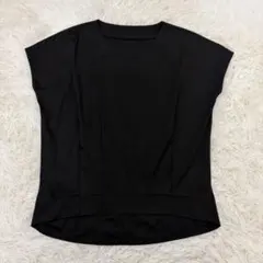 美品⭐︎RITSUKO SHIRAHAMA Vネックセンタータックカットソーのサムネイル