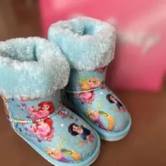 先物セールディズニープリンセス柄 水色ブーツ　ムートン