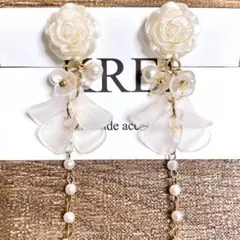 【７２】ハンドメイドローズモチーフブライダルイヤリング（イヤリングのみ）