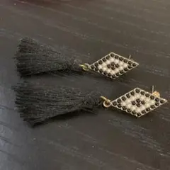 タッセルピアス ひし形 ビジュー ブラック ホワイト
