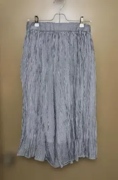 ①ストライプ柄　フレアーパンツ