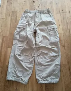 GU メンズ　ベージュ カーゴパンツ Sサイズ