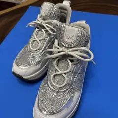 MK シルバー スニーカー❗️キラキラ可愛い。