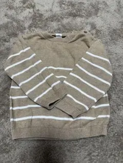 ベージュと白のストライプニットセーター