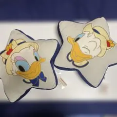 【新品】ディズニードナルド＆デイジークッションセット2019クリスマス【非売品】のサムネイル