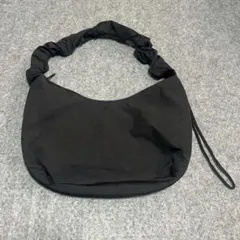 【最終値下げ】GU ナイロンショルダーバッグ ブラック B5収納可