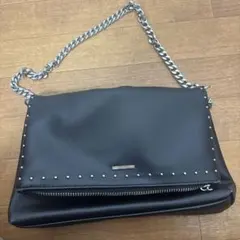 スタッズ付き黒合成皮革バッグ